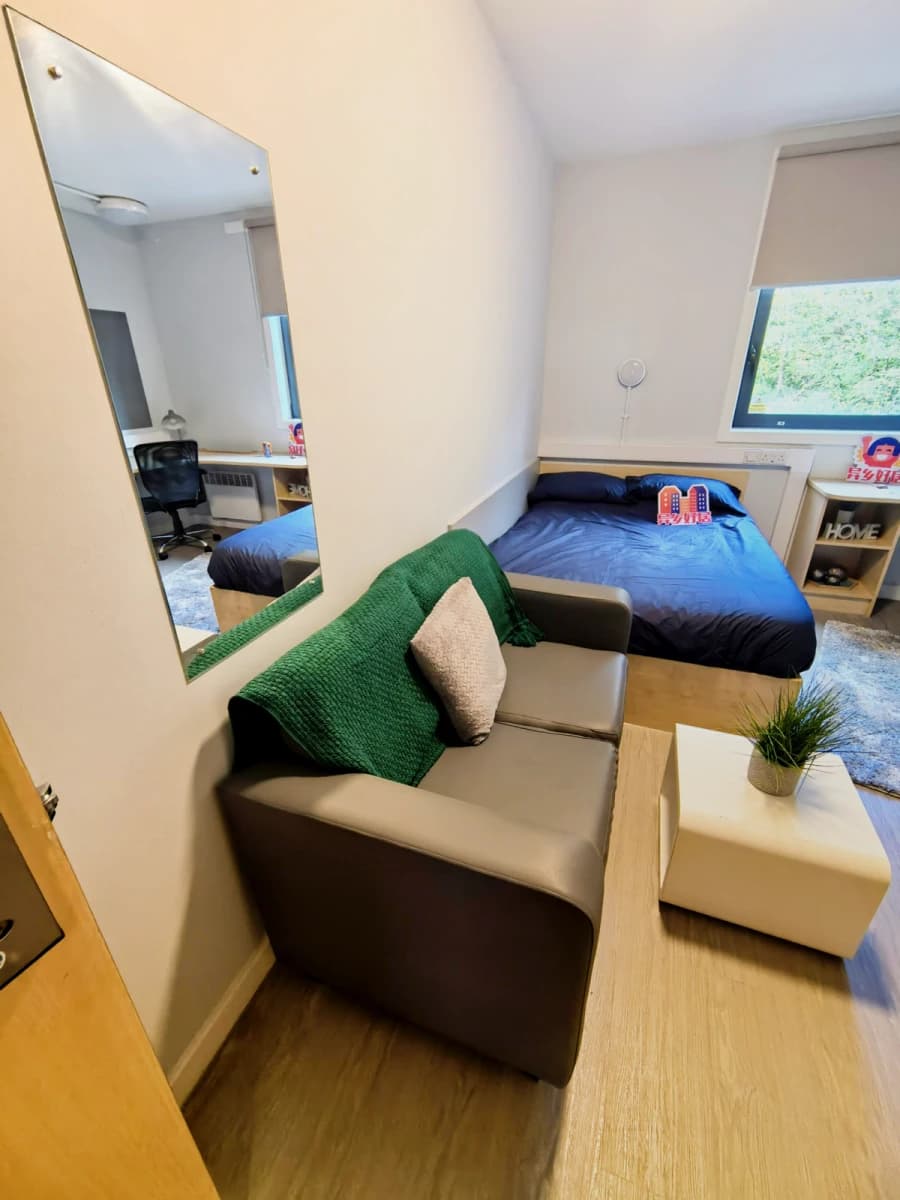 iQ Parker House image
