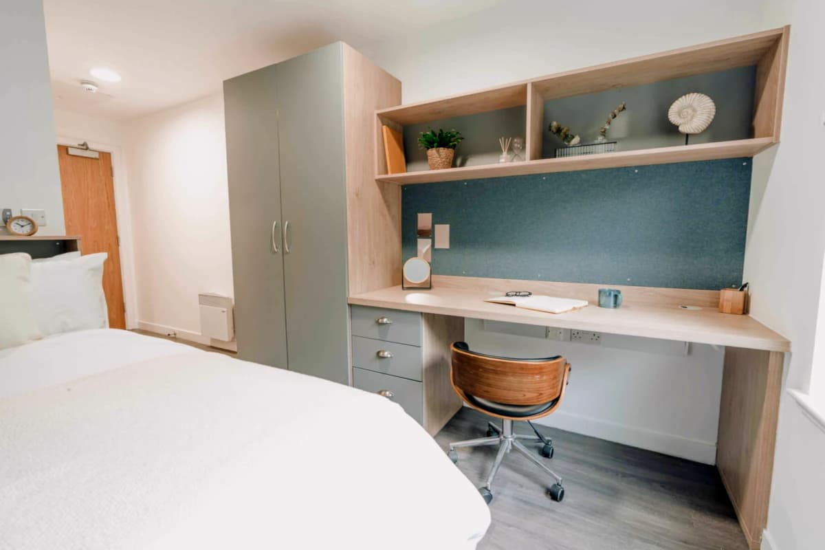 Silver En Suite