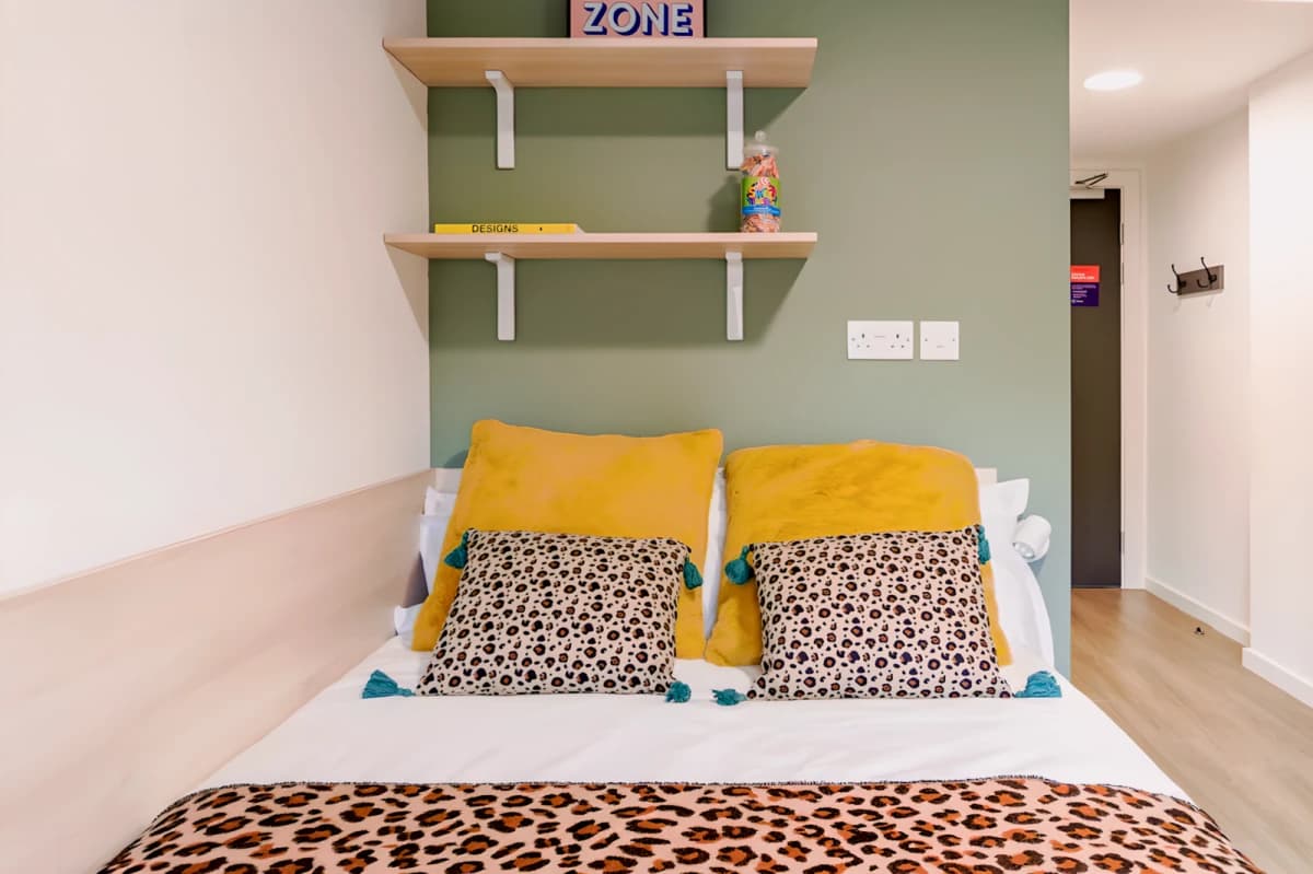 Bronze En-Suite