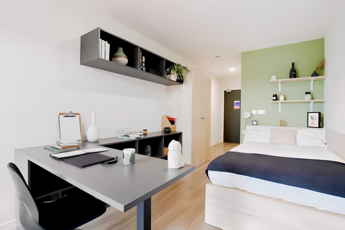 Silver En-Suite