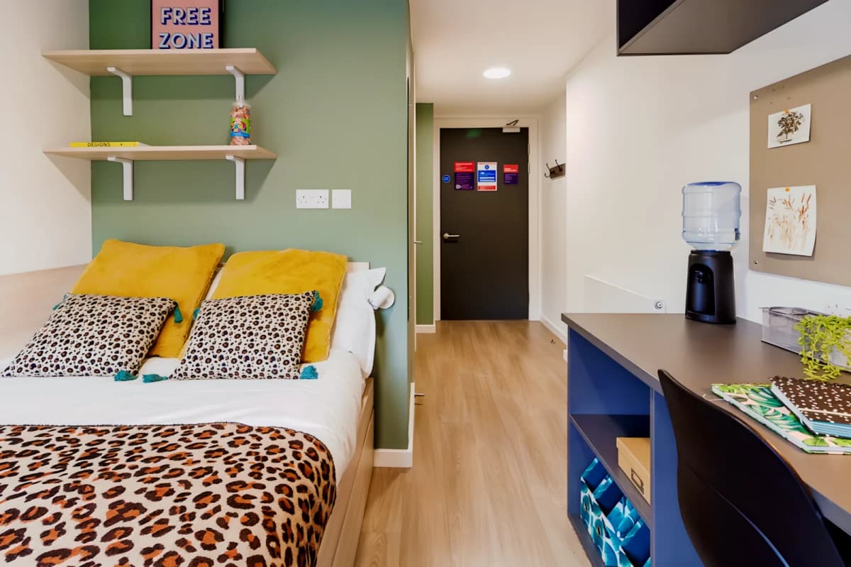 Bronze En Suite River View