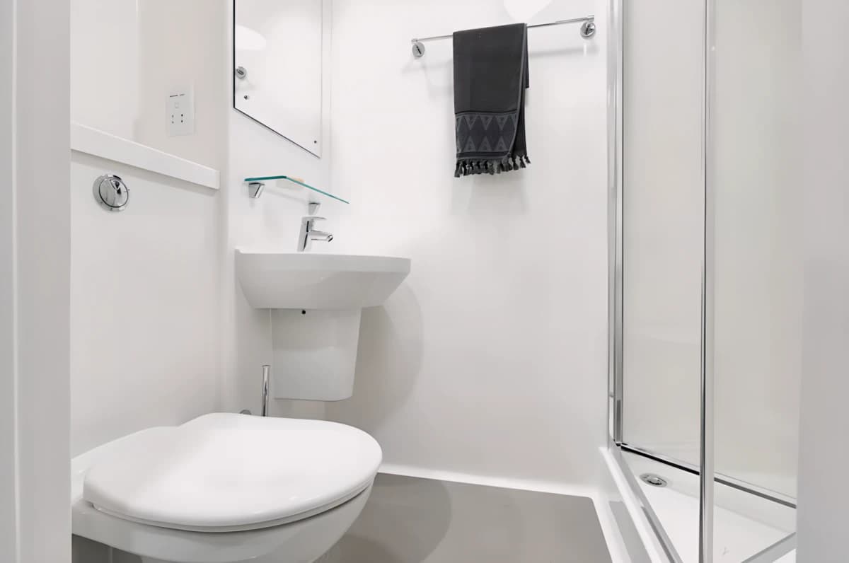 Silver En-Suite