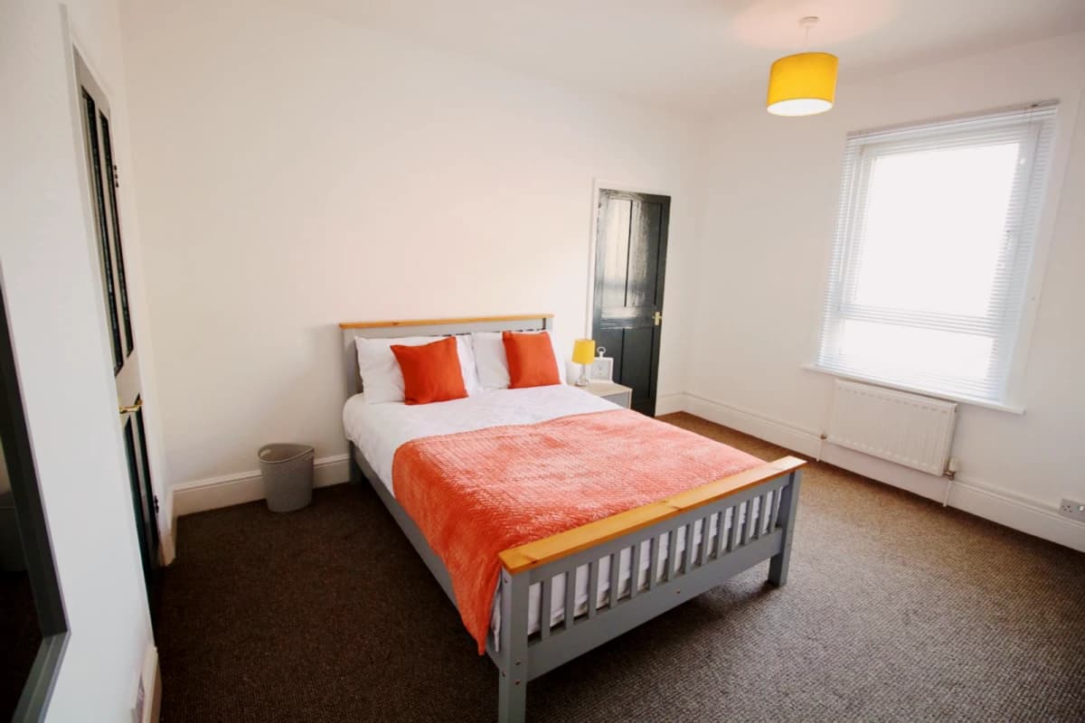 Large Double Ensuite Room