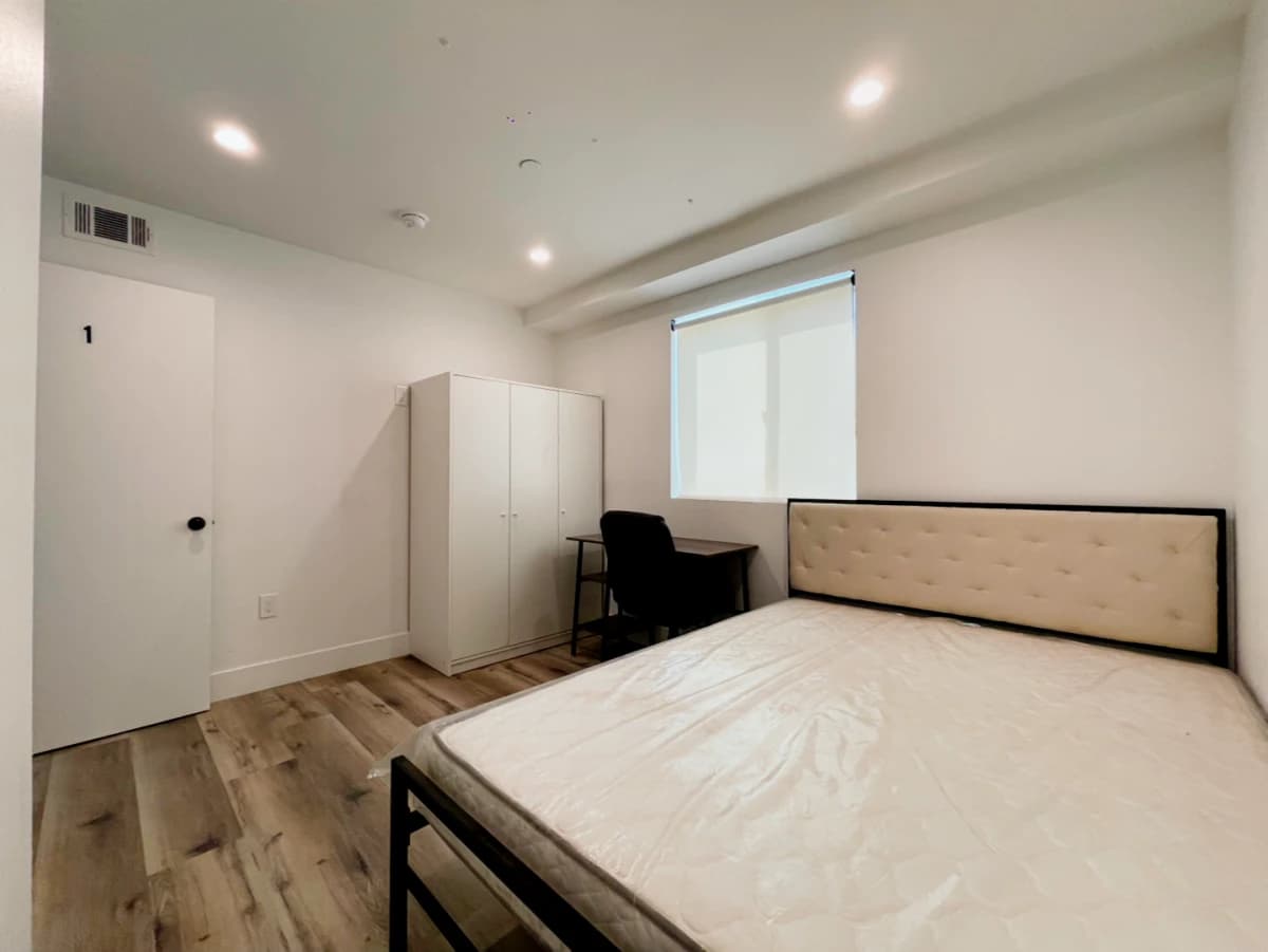 1186 W 37th Pl image