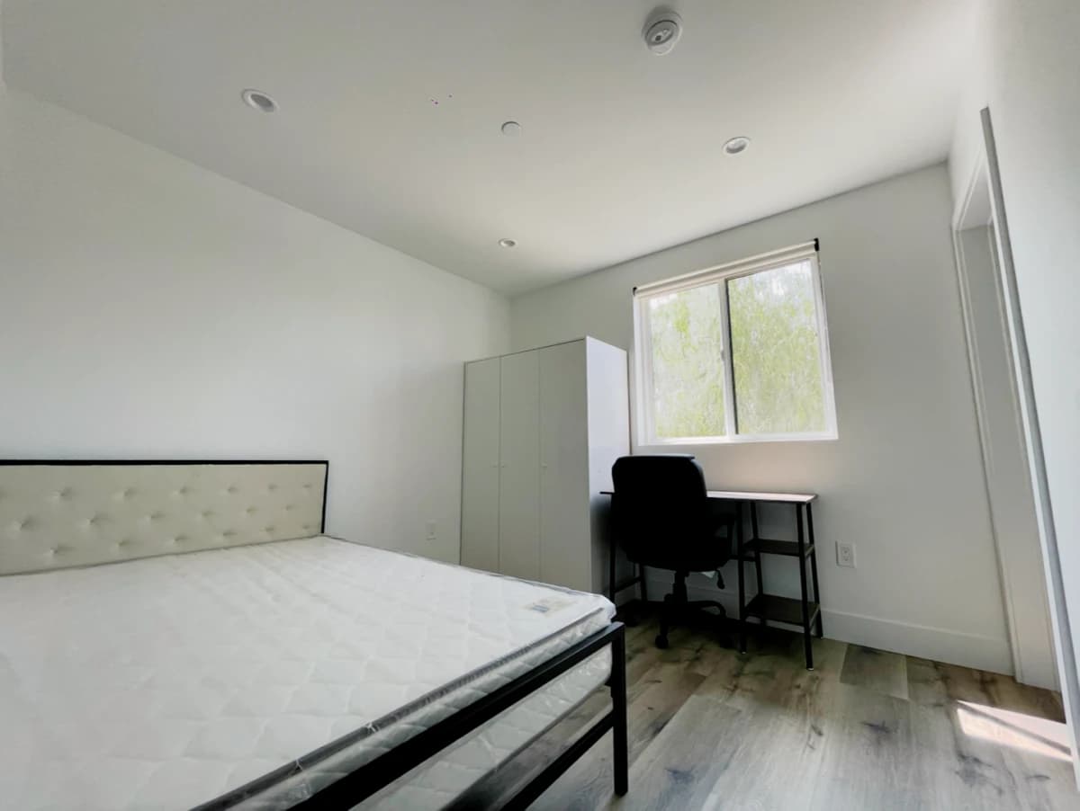 1186 W 37th Pl image