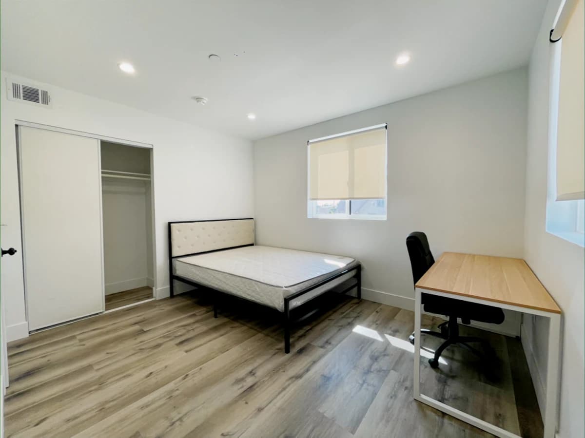 1186 W 37th Pl image