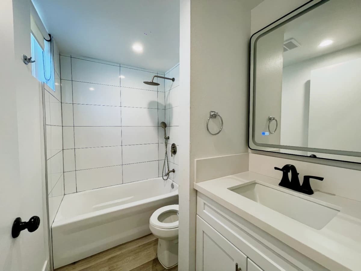 1186 W 37th Pl image