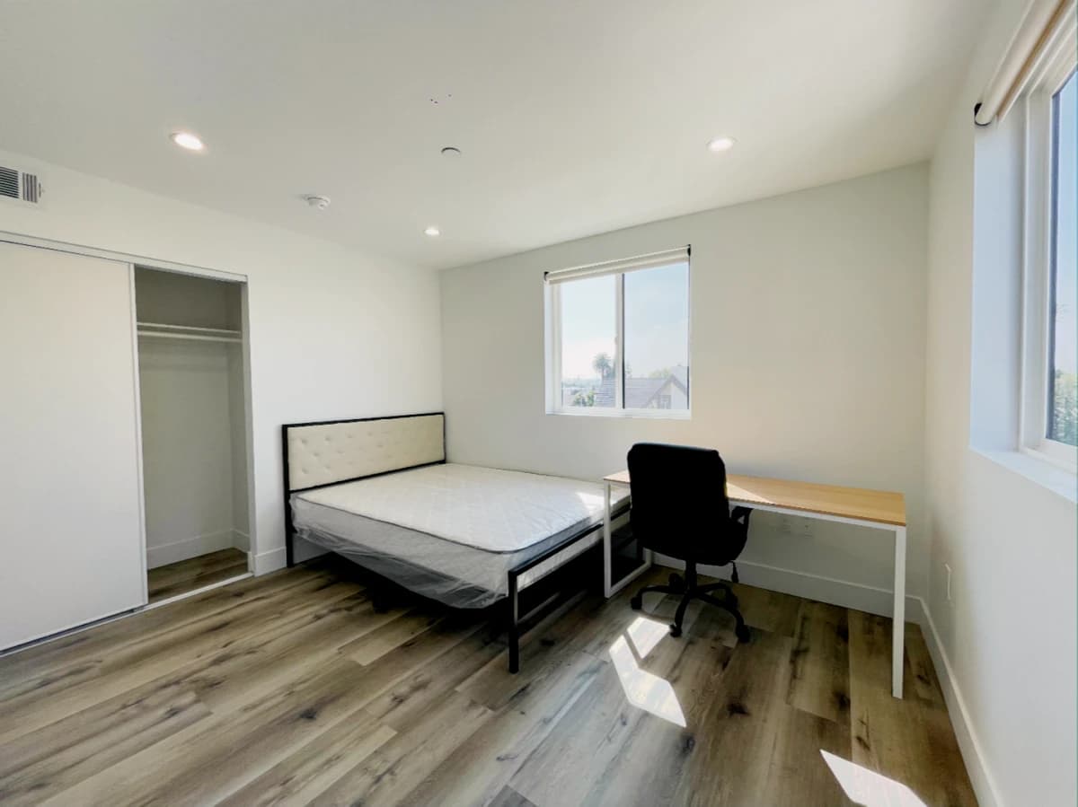 1186 W 37th Pl image