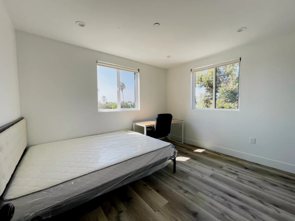 1186 W 37th Pl image