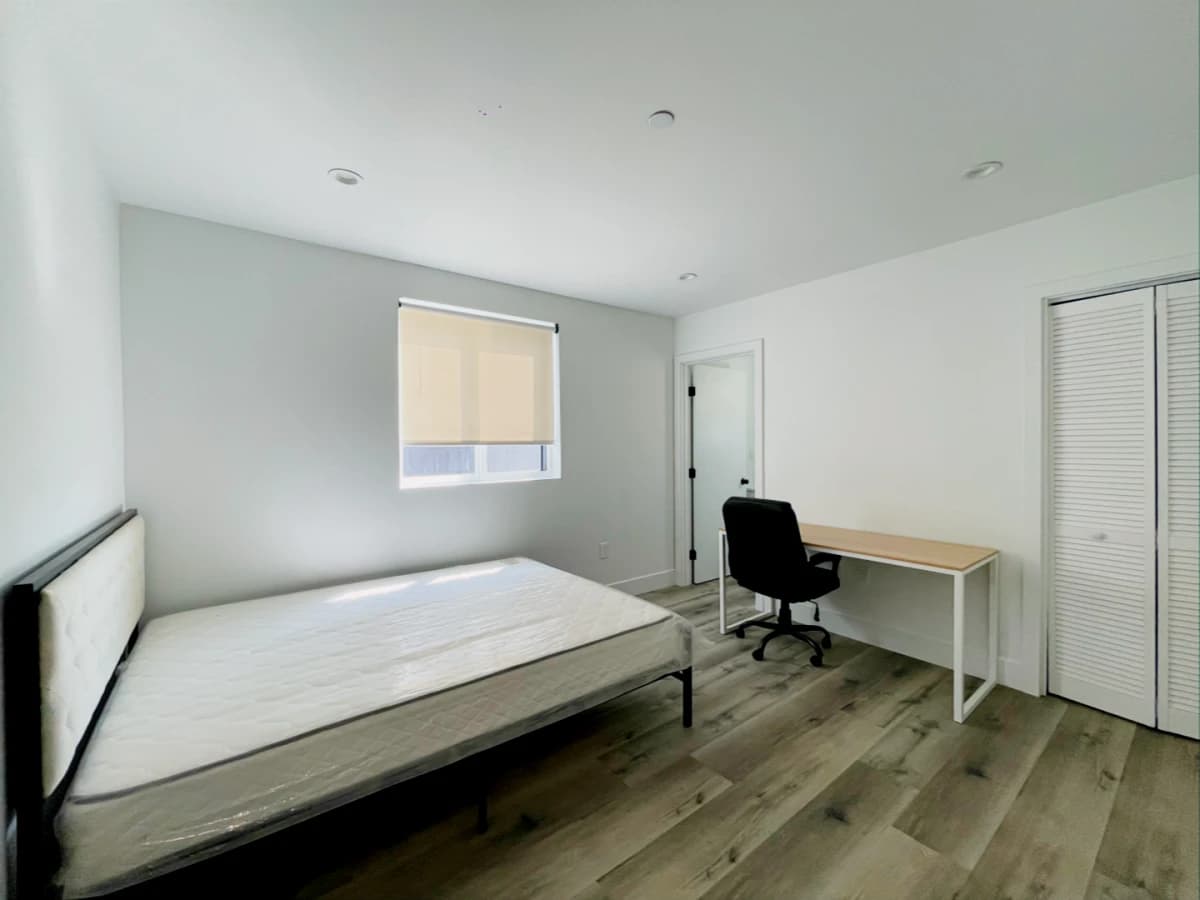 1186 W 37th Pl image