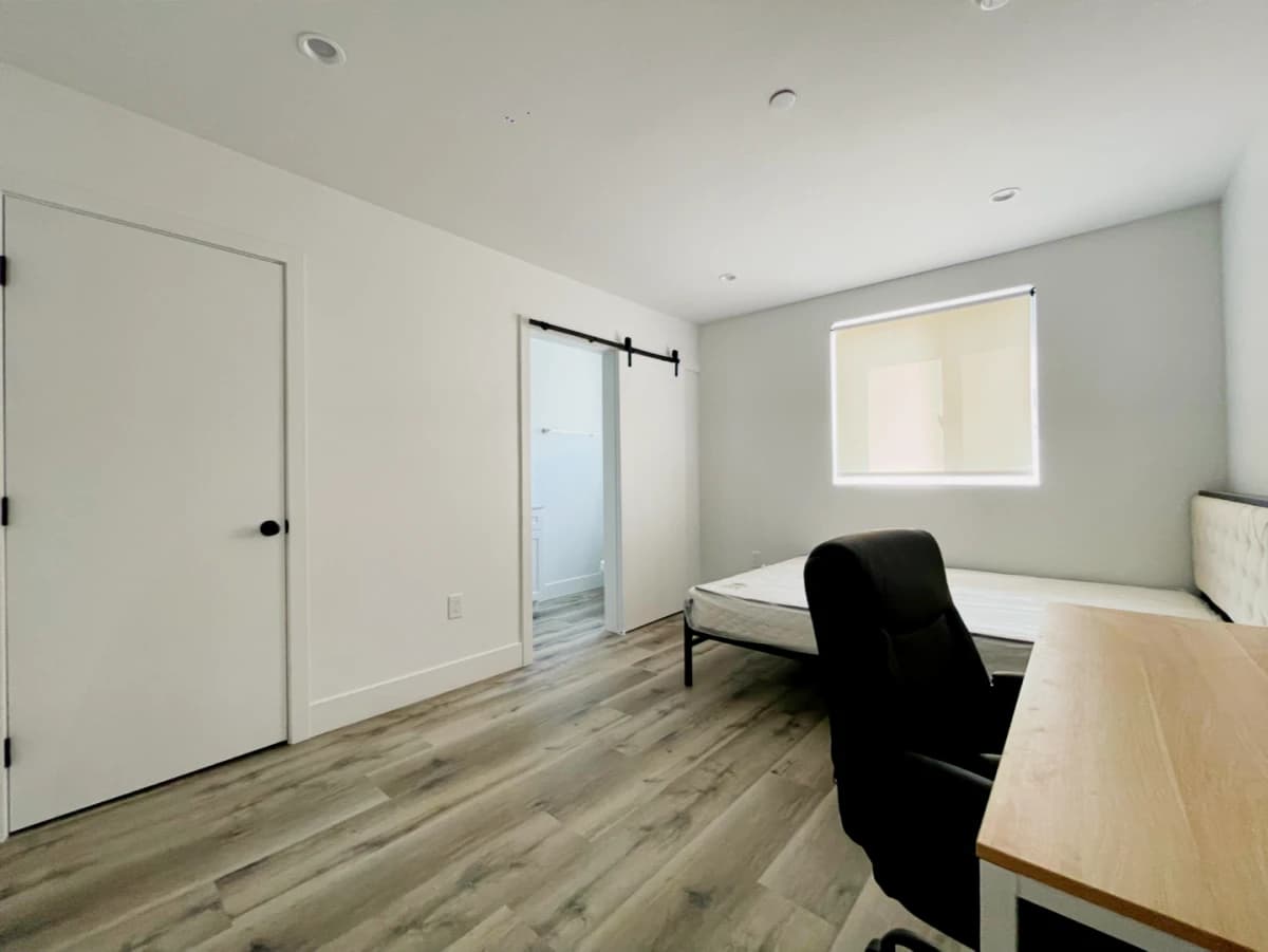 1186 W 37th Pl image