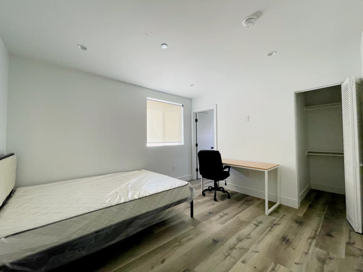 1186 W 37th Pl image