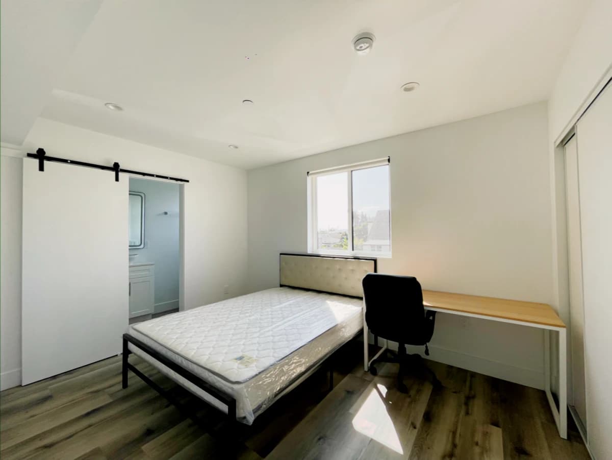 1186 W 37th Pl image