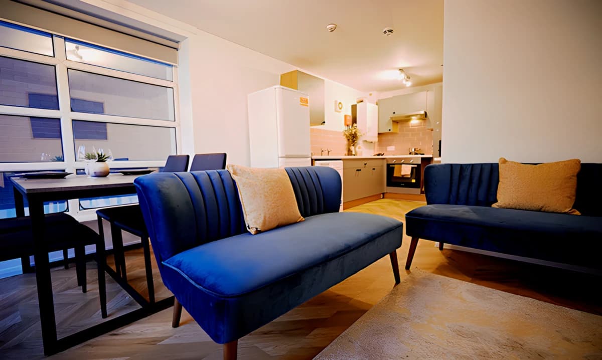 Cambridge House image