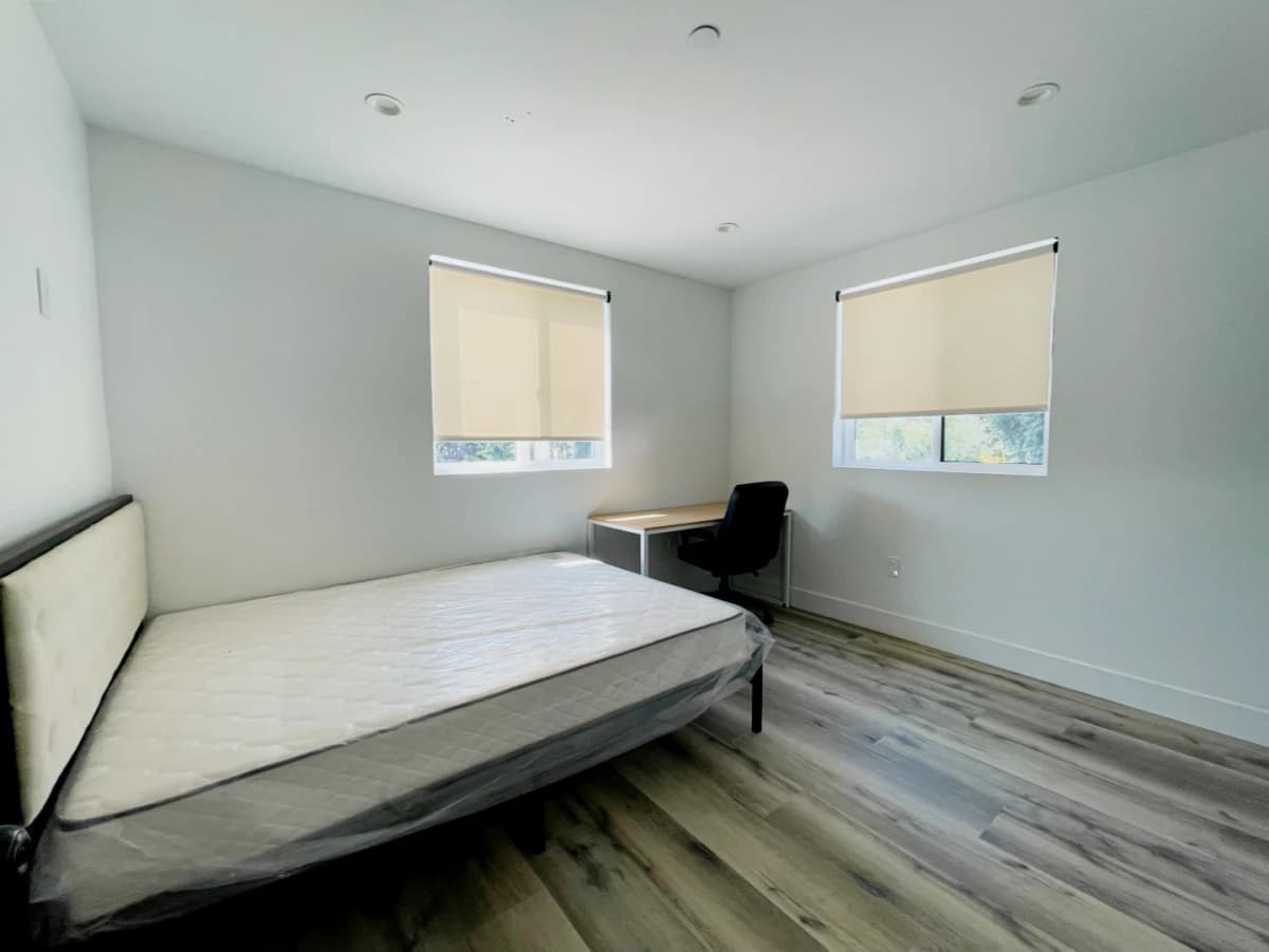 1186 W 37th Pl image