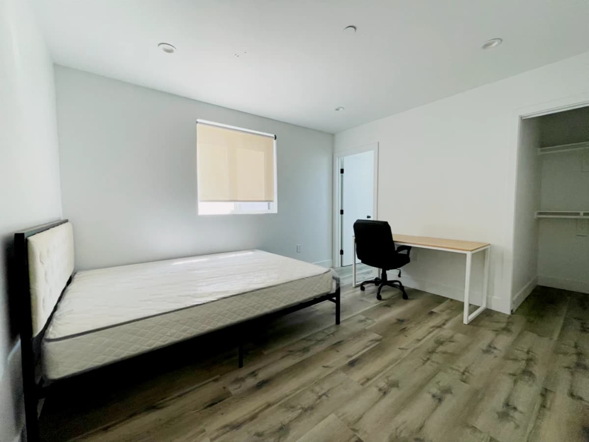 1186 W 37th Pl image