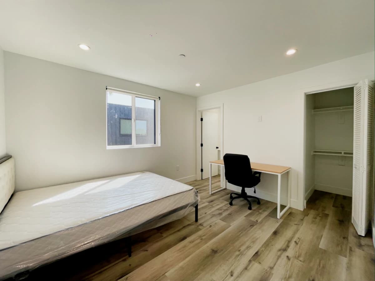 1186 W 37th Pl image
