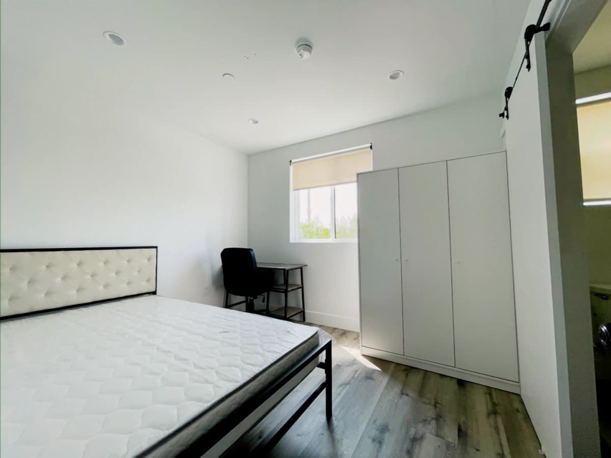 1186 W 37th Pl image