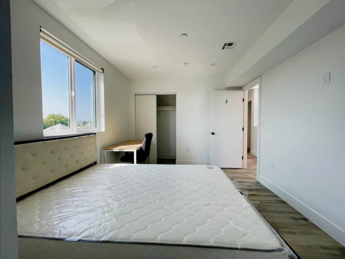 1186 W 37th Pl image