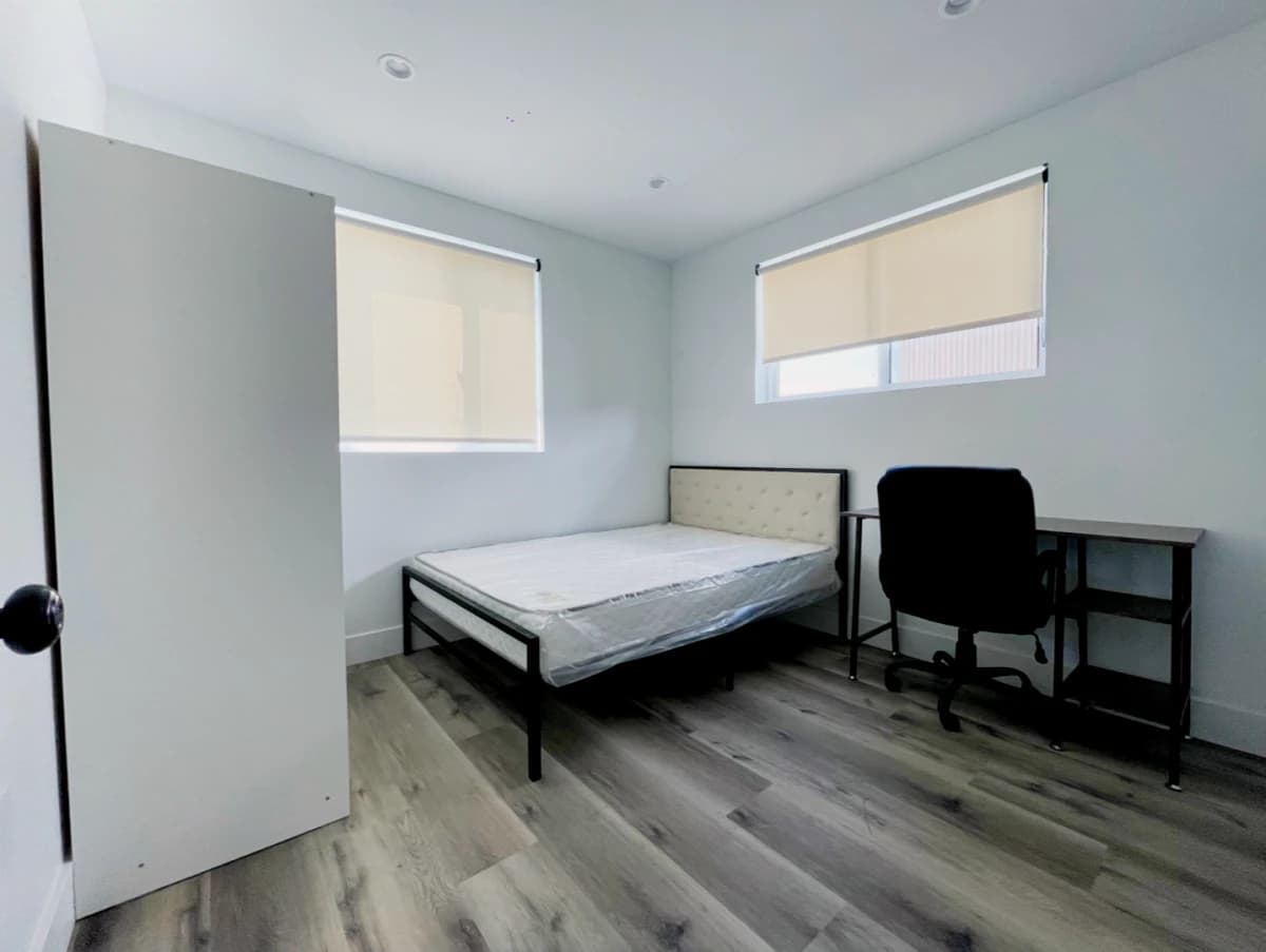 1186 W 37th Pl image