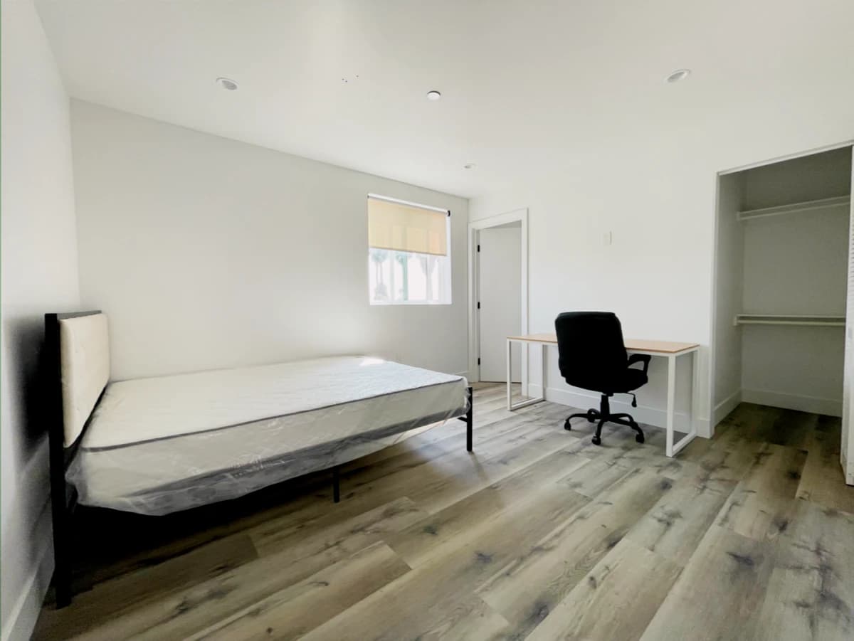 1186 W 37th Pl image