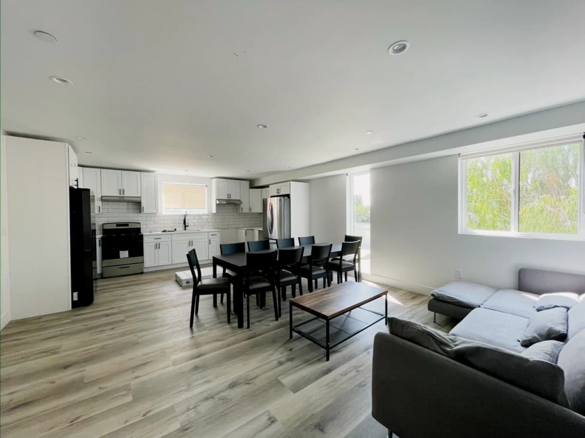 1186 W 37th Pl image