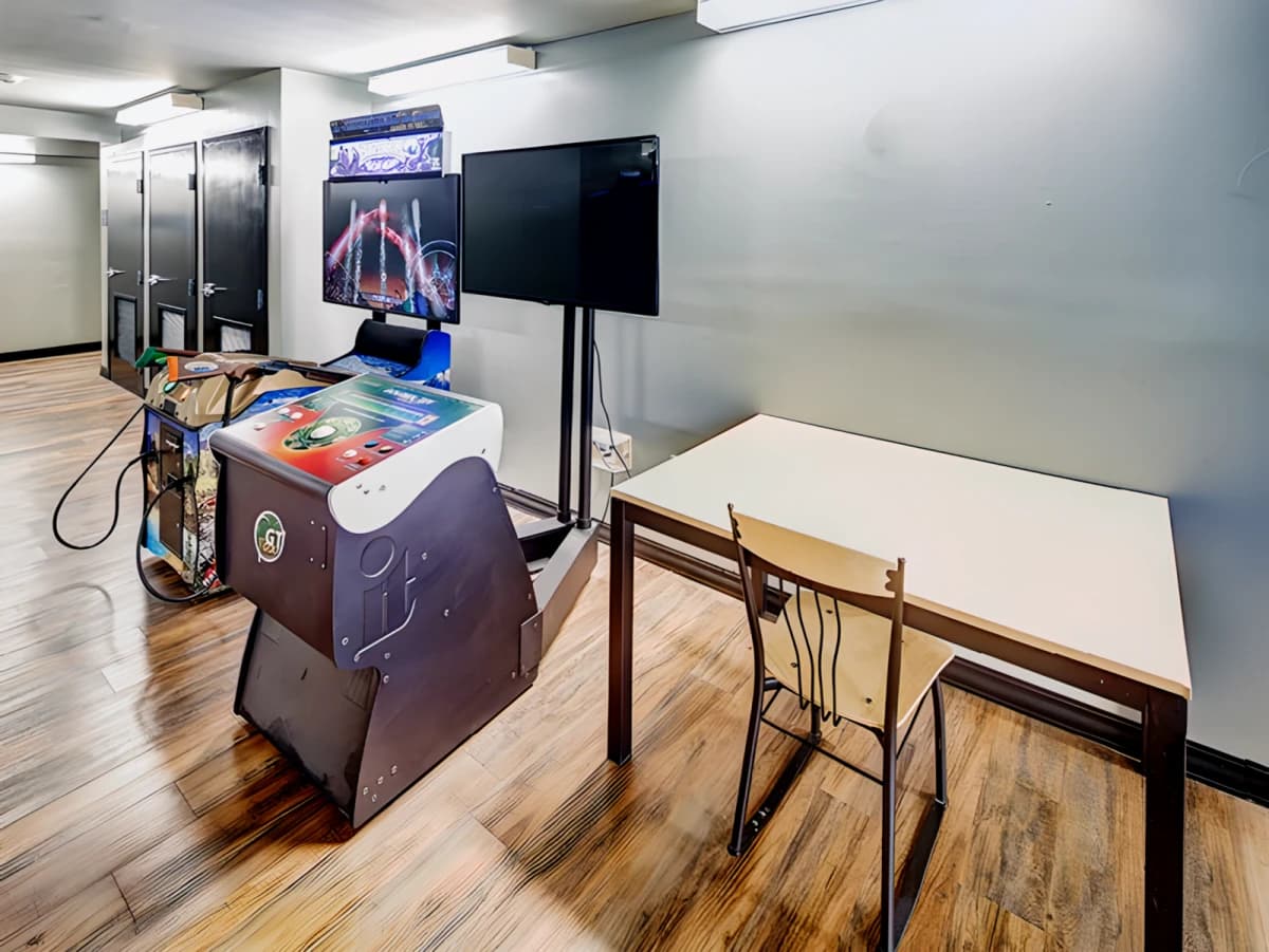 RAMZ Apartments on Broad image