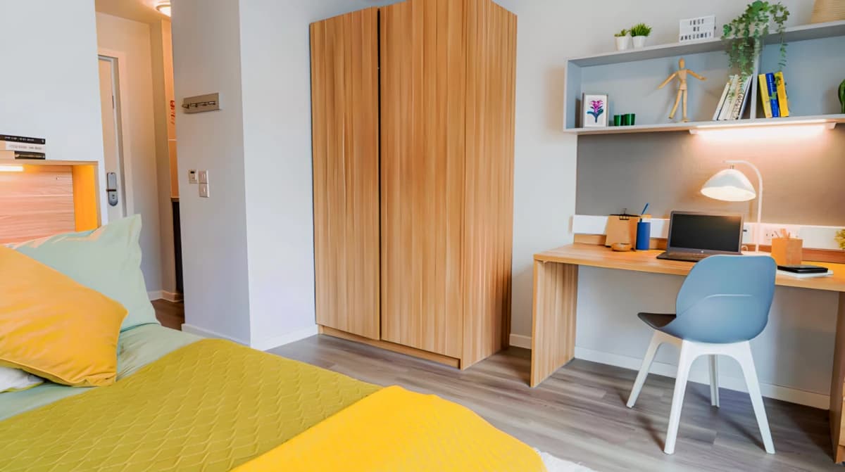 iQ Sterling Court image