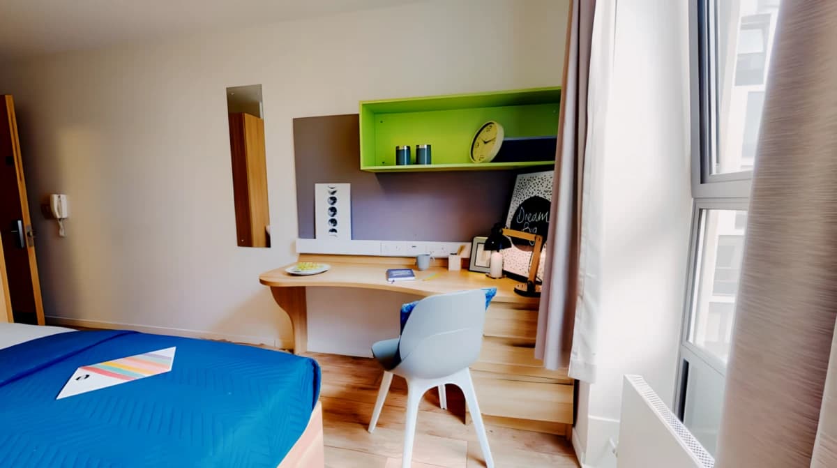 iQ Sterling Court image