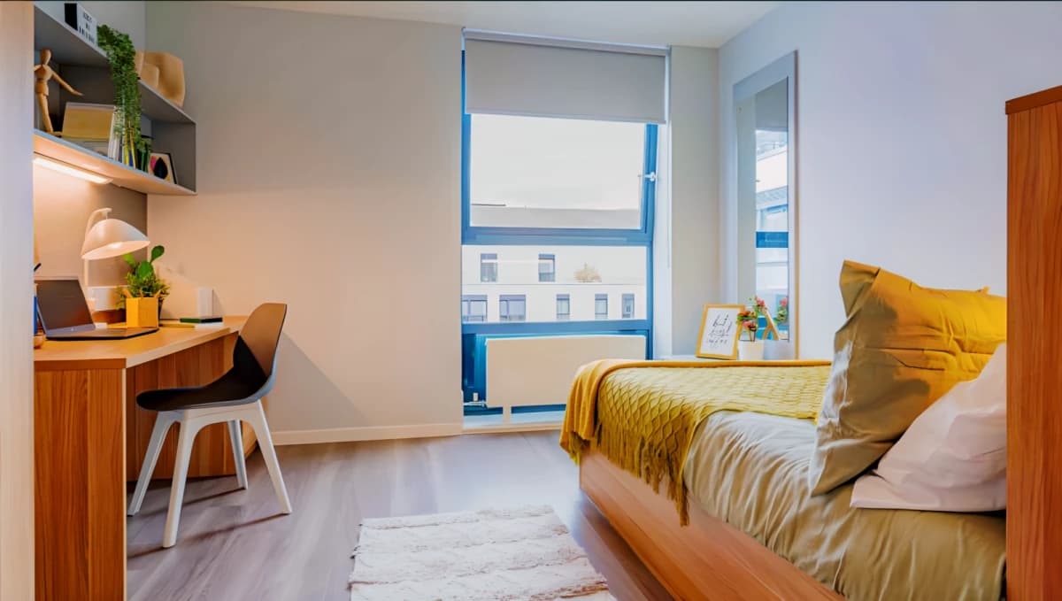 iQ Sterling Court image