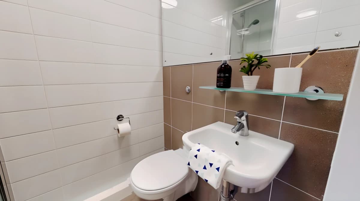 iQ Sterling Court image