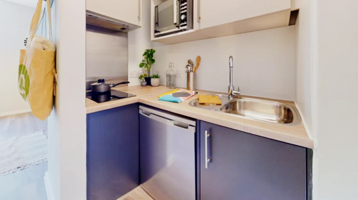 iQ Sterling Court image