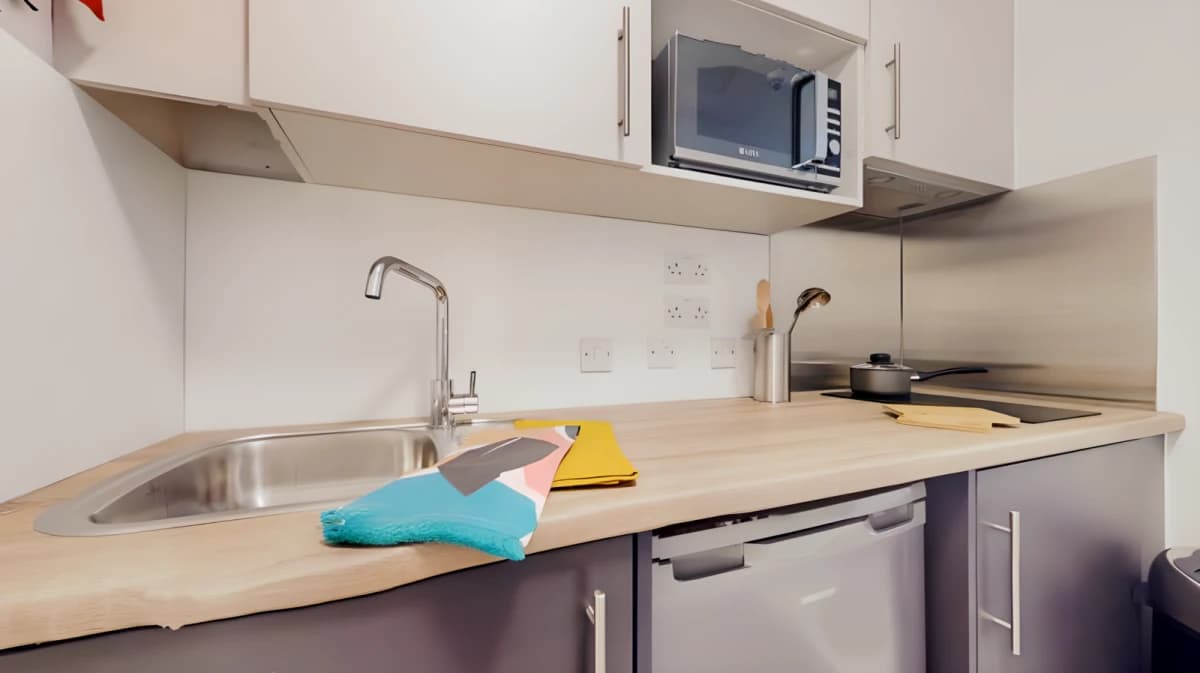 iQ Sterling Court image 4