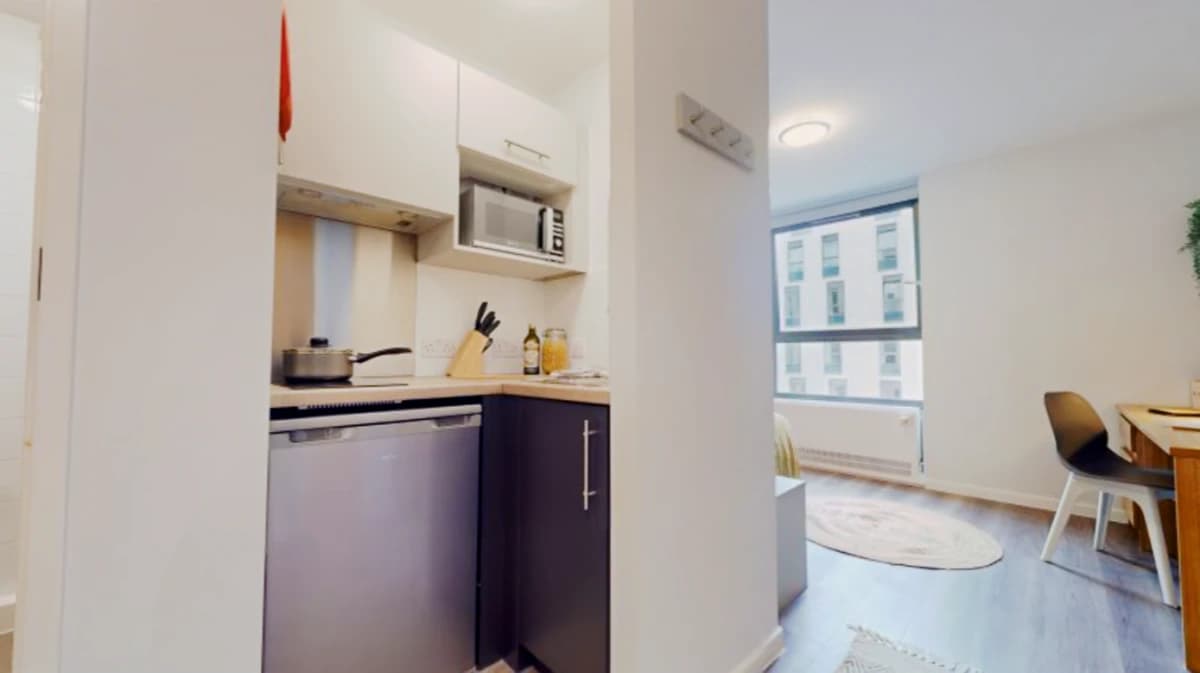 iQ Sterling Court image