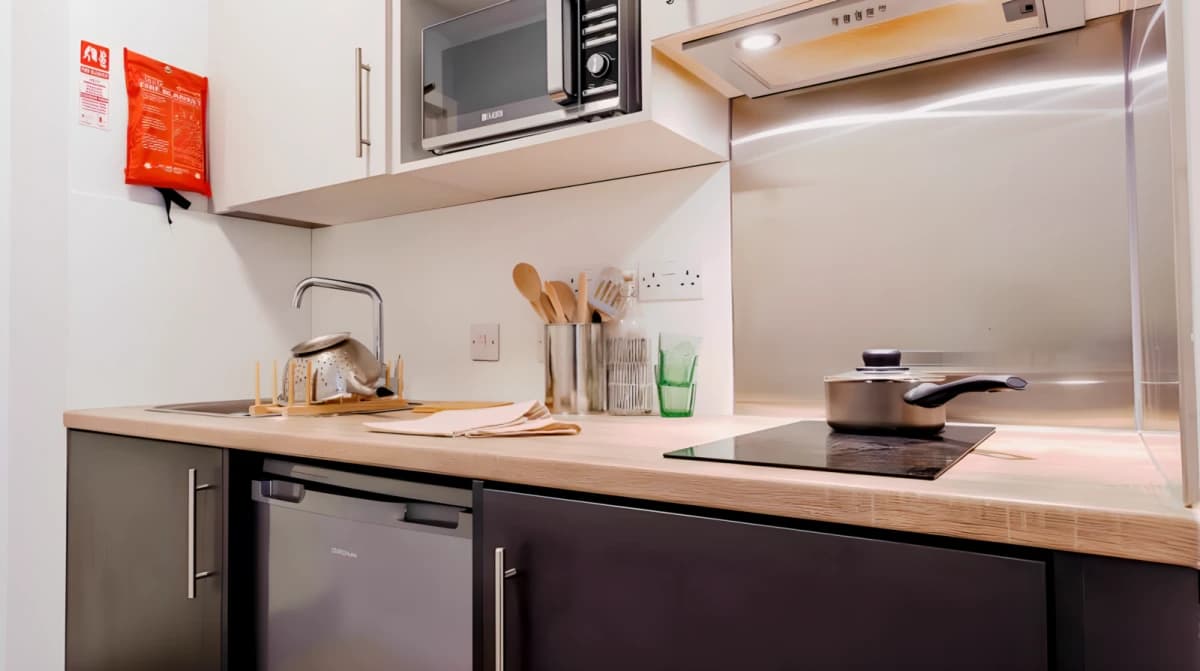 iQ Sterling Court image