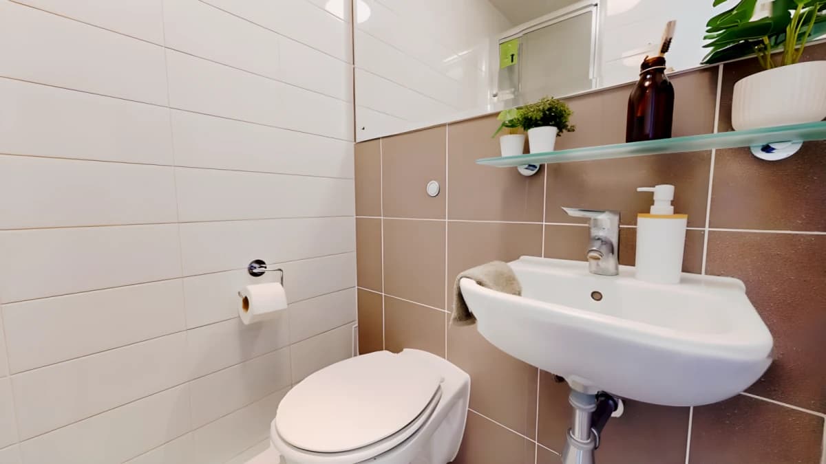 iQ Sterling Court image