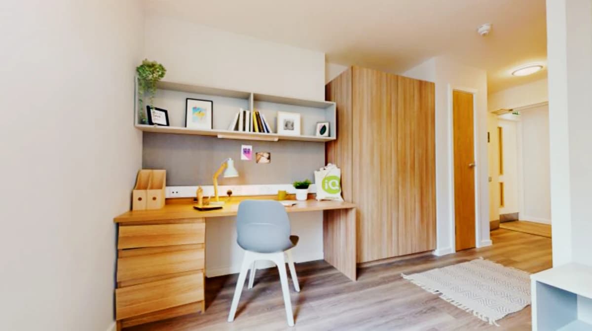 iQ Sterling Court image