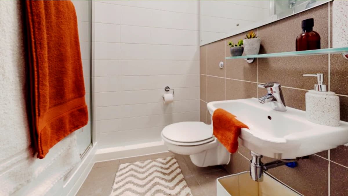 iQ Sterling Court image