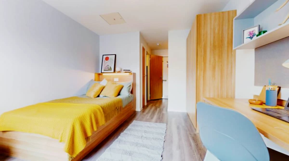 iQ Sterling Court image