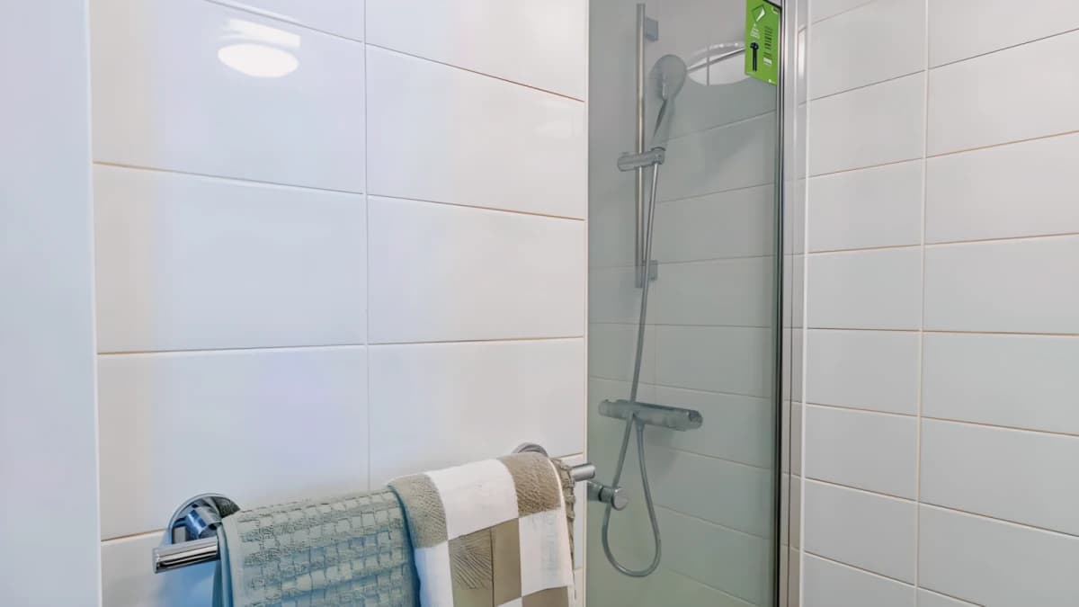 iQ Sterling Court image