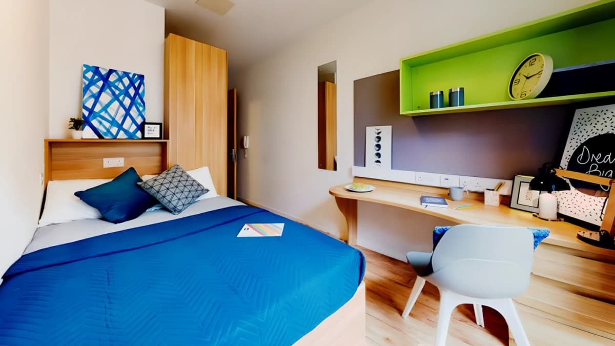 iQ Sterling Court image