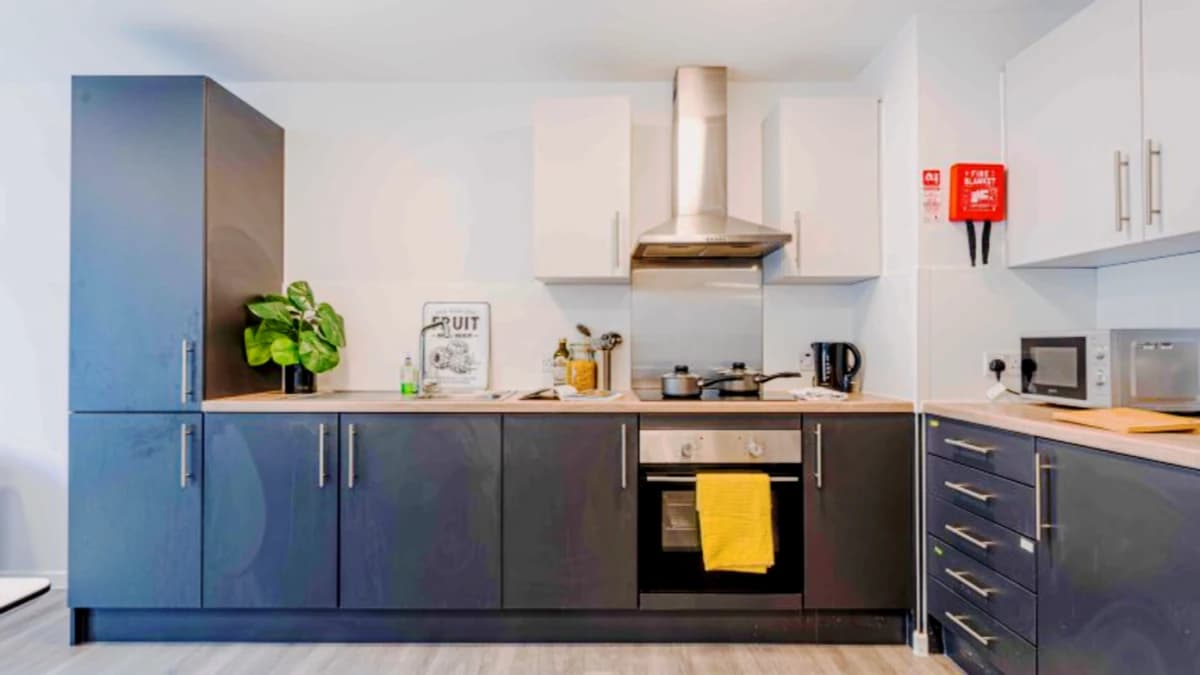 iQ Sterling Court image