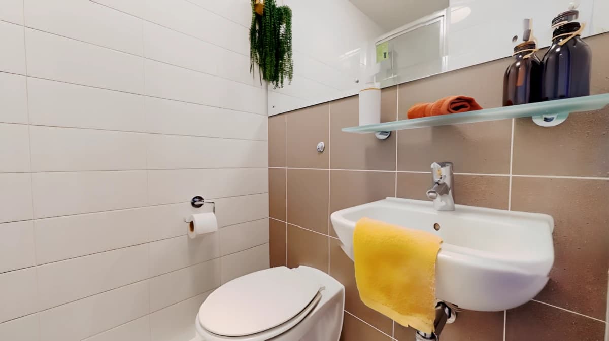 iQ Sterling Court image