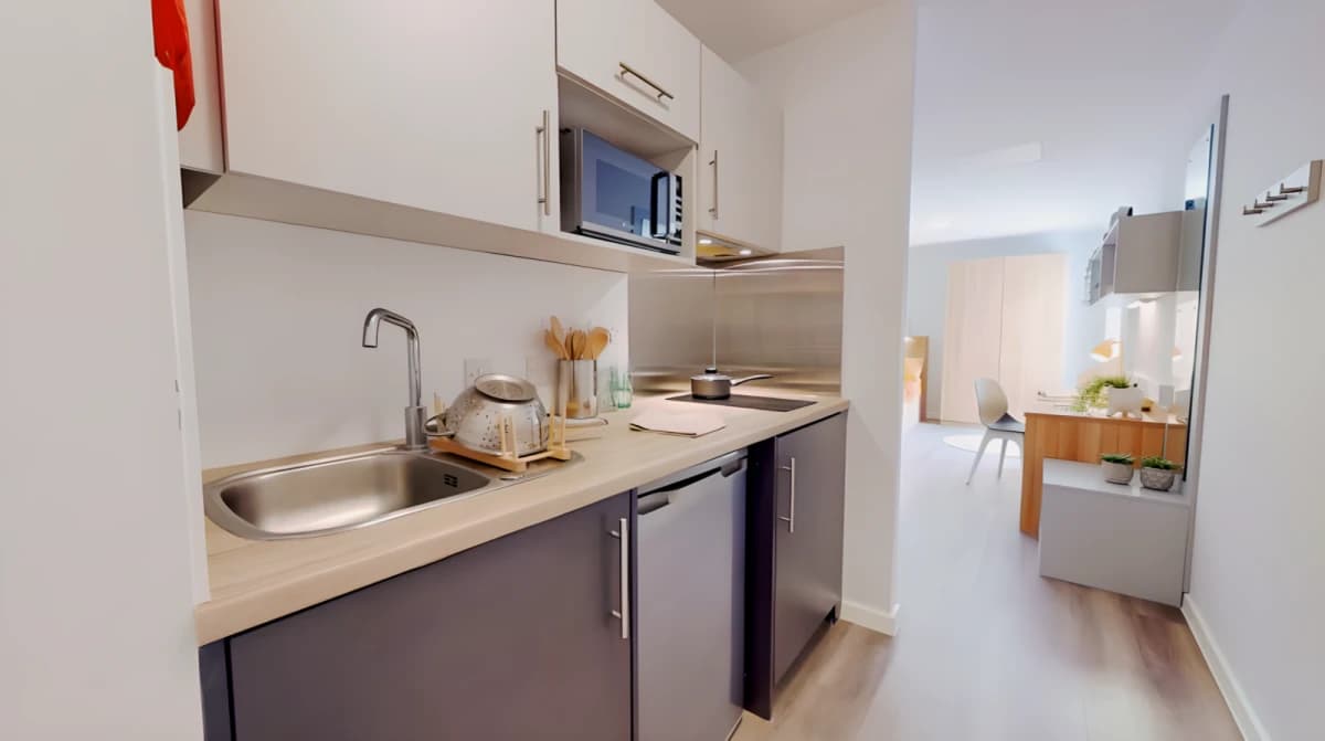 iQ Sterling Court image