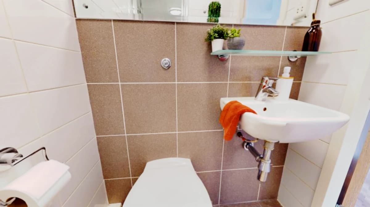 iQ Sterling Court image