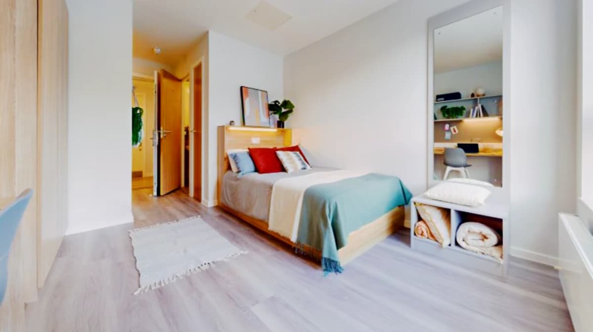 iQ Sterling Court image 3