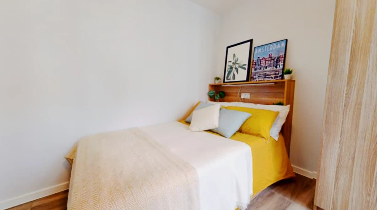 iQ Sterling Court image