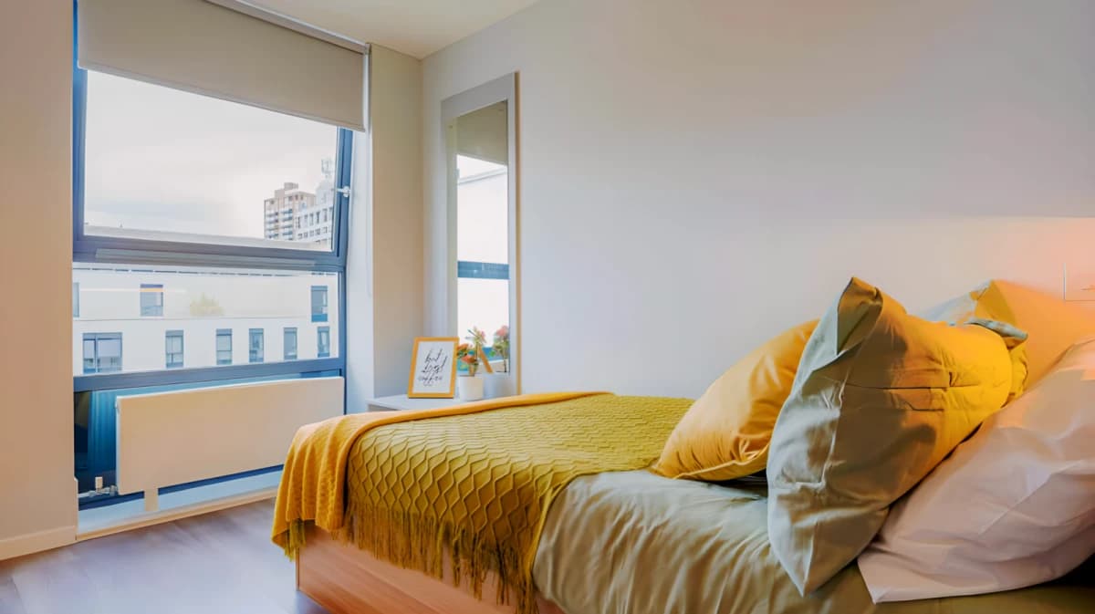 iQ Sterling Court image