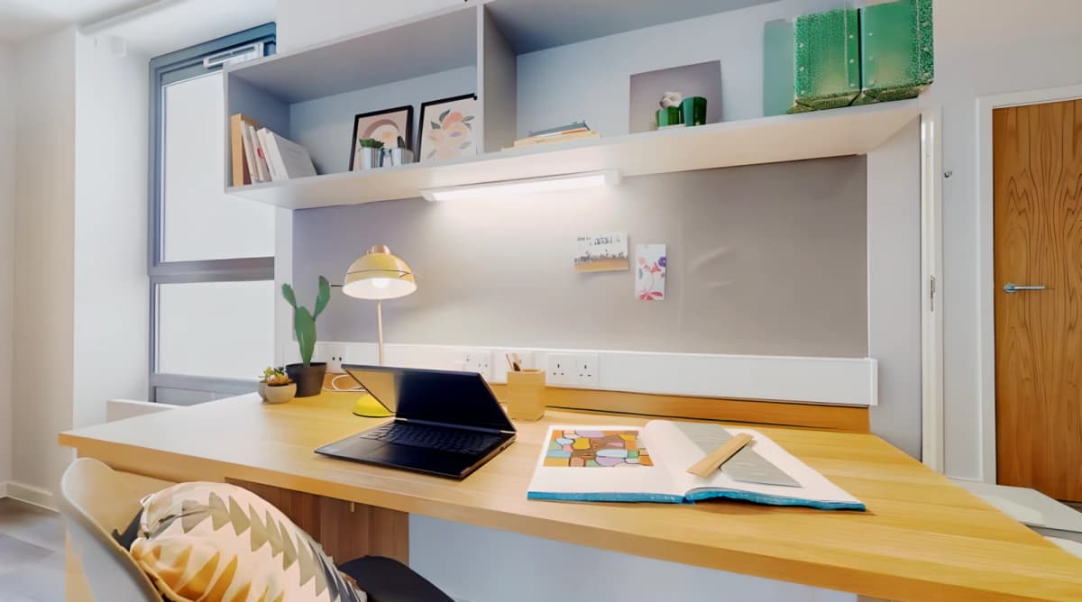 iQ Sterling Court image