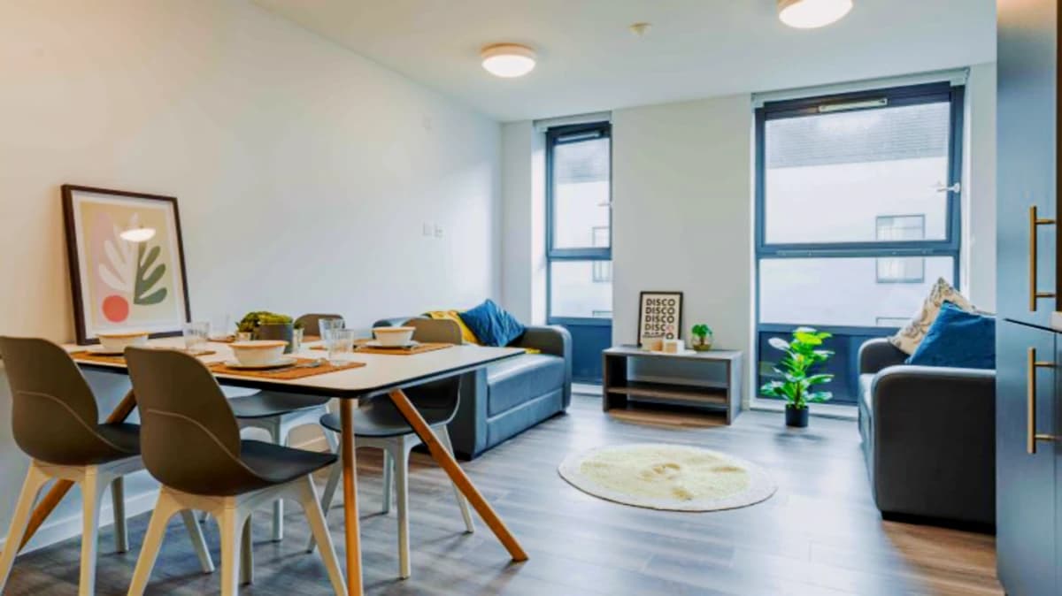 iQ Sterling Court image